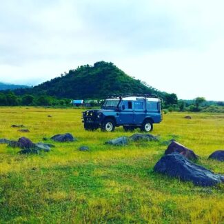 Touring dengan jeep di Savana Tianyar